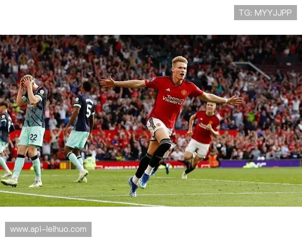 奥卡福倒钩被神扑，曼联错失绝杀利兹联机会