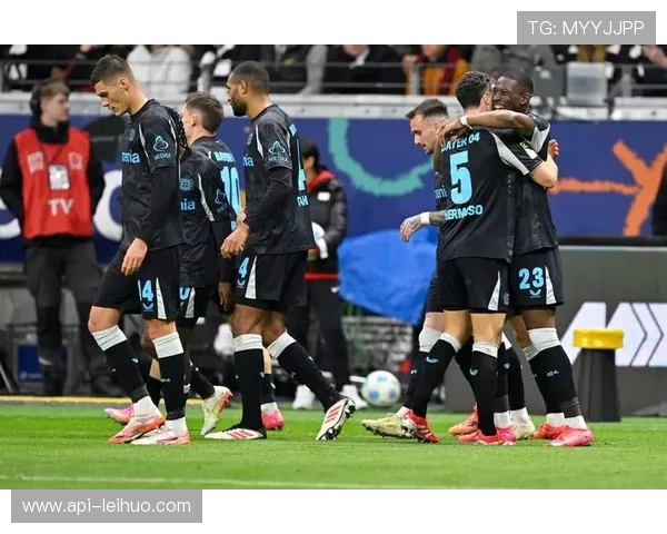 勒沃库森4-0大胜圣保利，以全胜战绩领跑德甲积分榜